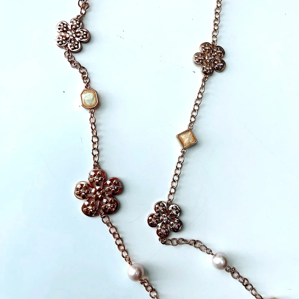 Famous brand Inspired flower and beads, pearls rose gold long necklace - Picture 3 of 5